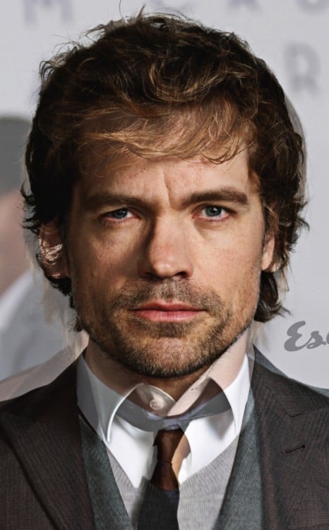 Combinación de las caras de Nikolaj Coster y Peter Dinklage