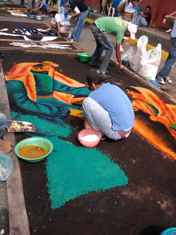 Tradición de las alfombras pasionarias, en León Nicaragua 