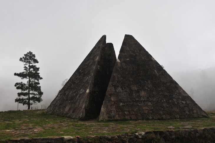 La Pirámide Ciclópea ubicada en el Centro de la Cordillera Central de la República Dominicana 