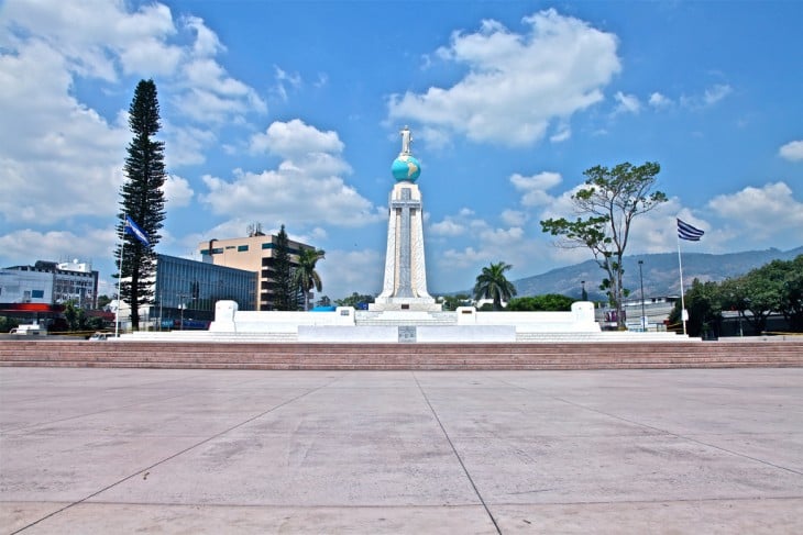 Monumento al divino salvador del mundo