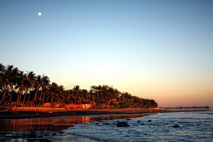 playa tunco el salvador al atardecer