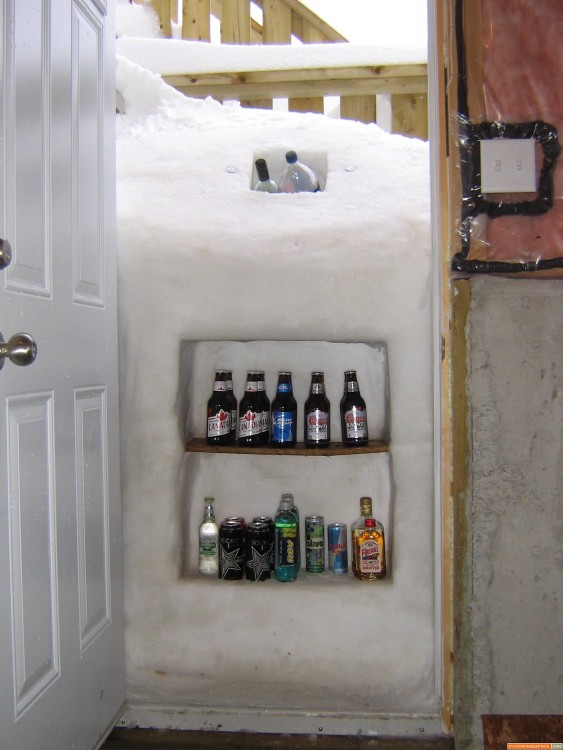 REFRIGERADOR HECHO CON UNA TORMENTA DE NIEVE