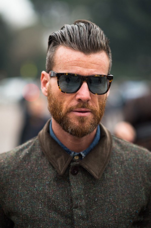 hombre con barba estilo otoño 2015 y corte samurai tendencia otoño invierno 2015