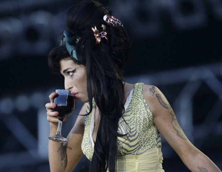 Amy winehouse bebido vino tinto