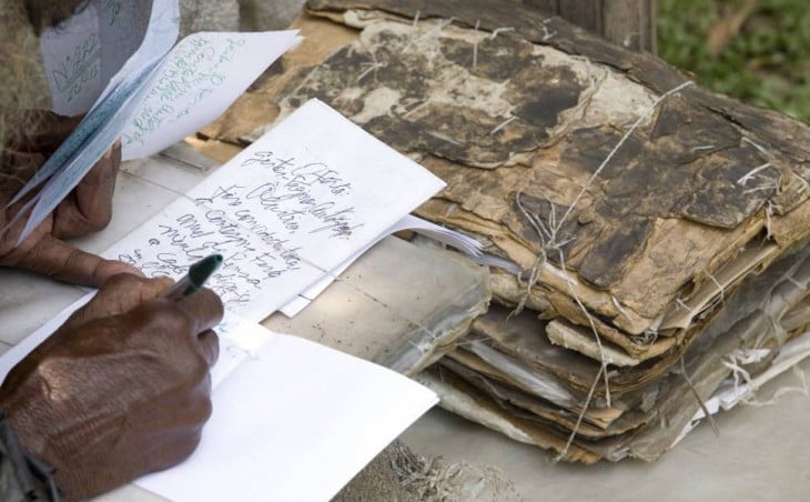 raimundo escribiendo algo de poesía