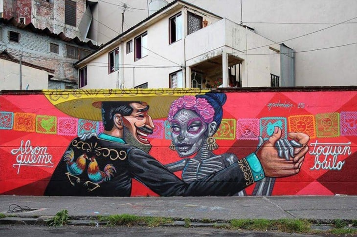 arte urbano en el DF con un graffiti en la pared de un hombre bailando con una catrina 