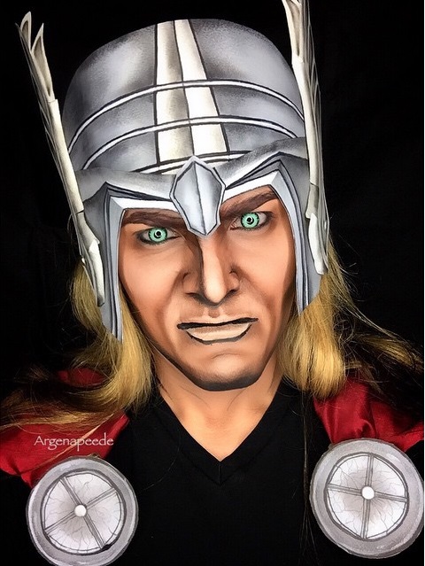Argenis Pinal se maquilla como Thor 