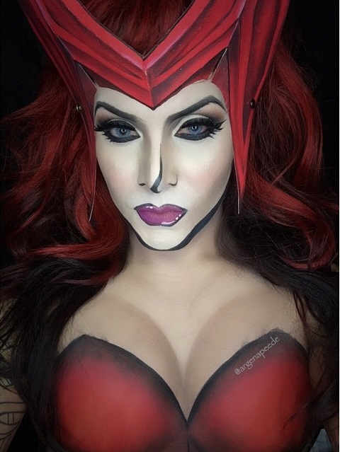 Scarlet Witch creada por maquillaje 