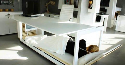 "Escritorio de la siesta" así lo han nombrado sus diseñadores a este peculiar escritorio que te permitirá tomar una siesta