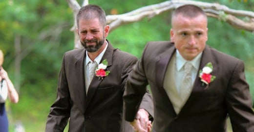 Sorprende al detener la boda he invita a entregar a su hija juntos padre y padrastro