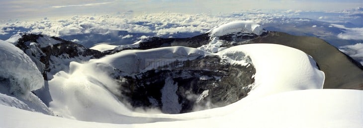 BOCA Y CUMBRE DEL VOLCAN COTOPAXI, ECUADOR