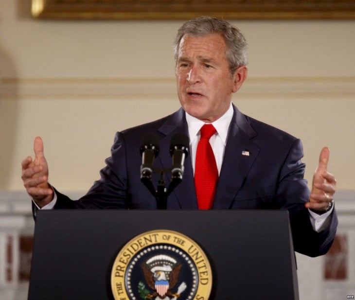 George W. Bush dando un discurso cuando aún era presidente de los Estados Unidos