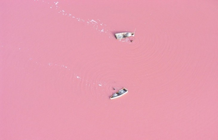 Imagen del lago rosa en Senegal 