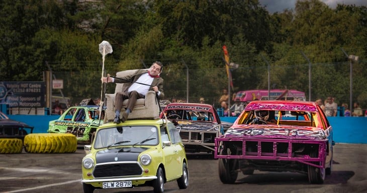 Photoshop de Mr. Bean en su carro durante la carrera Banger 