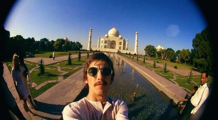 george harrison en una selfie con el lente ojo de pez