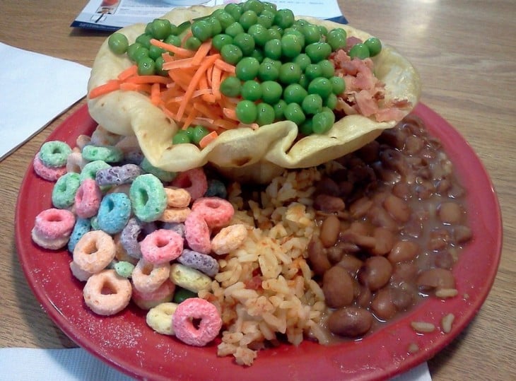 comida revuelta con froot loops