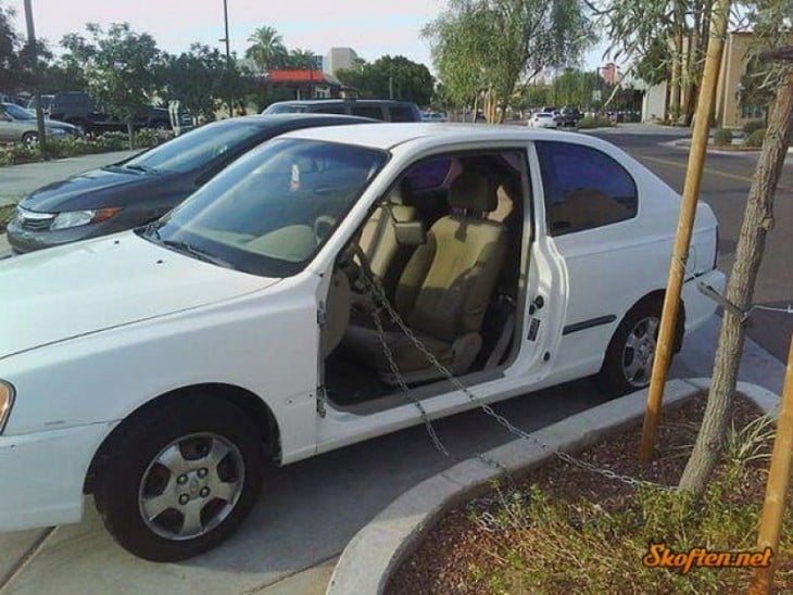 carro con cadenas de seguridad