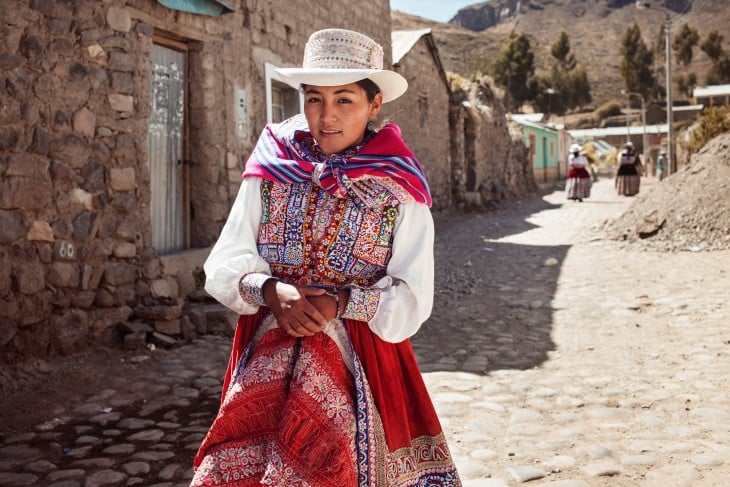 MUJER BELLA DE VALLE COLCA PERU