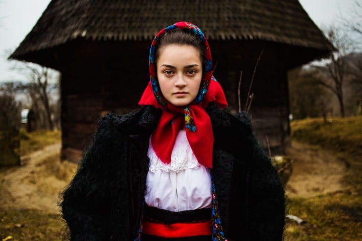 BELLA MUJER DE MARAMURES RUMANIA