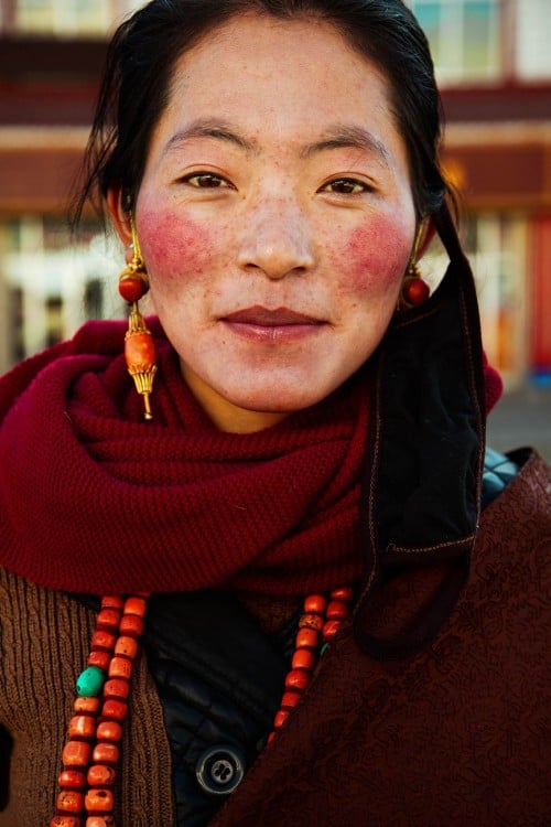 MUJER DE LA MESETA TIBETABA EN CHINA