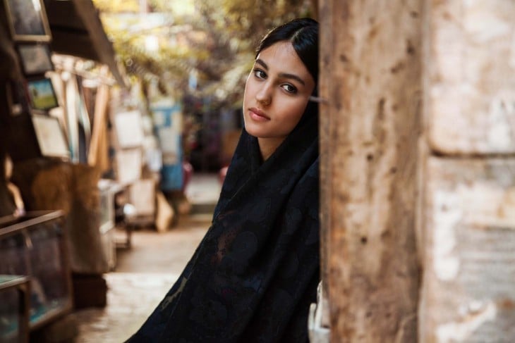 BELLA MUJER DE SHIRAZ, IRÁN