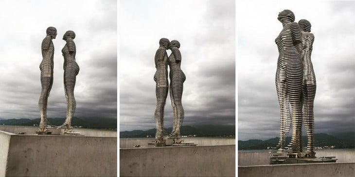Imagen dividida en tres partes que muestra la estatua de dos personas unidas 
