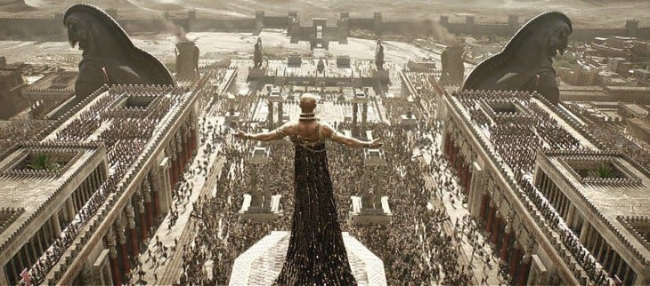 escena de un emperador frente a su pueblo de Grecia en la película 300 