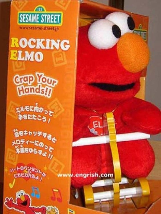 juguete de Elmo con el nombre de Sesame Street