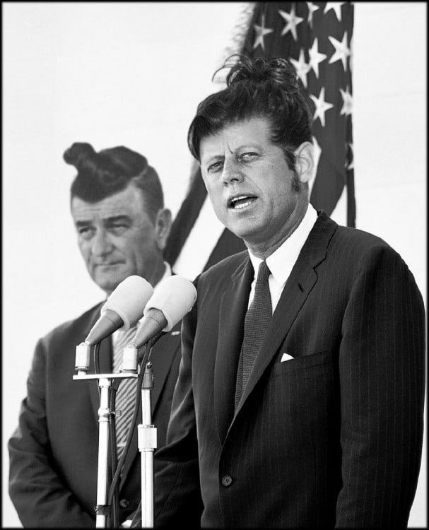 Lyndon B y Jhon F Kennedy con sus man buns