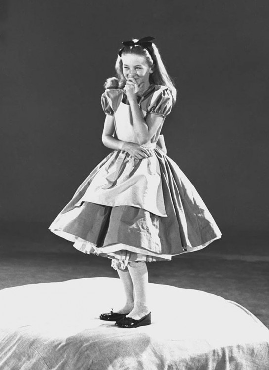 Kathryn Beaumont modelo en la que se inspiro el personaje de Alicia en el país de las maravillas 