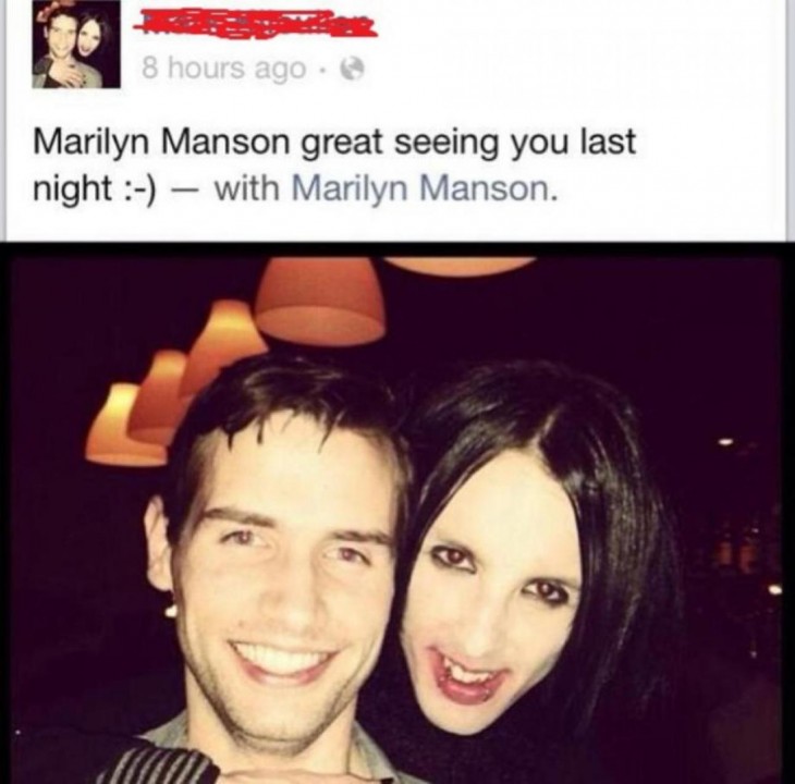 hombre se toma foto con una falsa marilyn manson