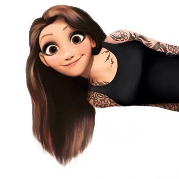 princesa rapunzel con los brazos tatuados