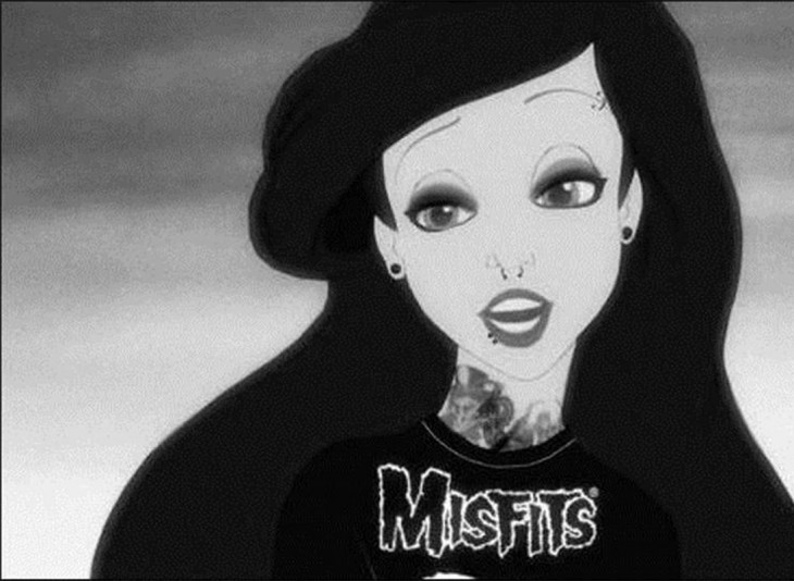 PRINCESA ARIEL CON LA PLAYERA DE MISFITS