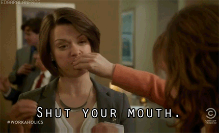gif de una mujer tapando la boca de otra mujer que esta comiendo 