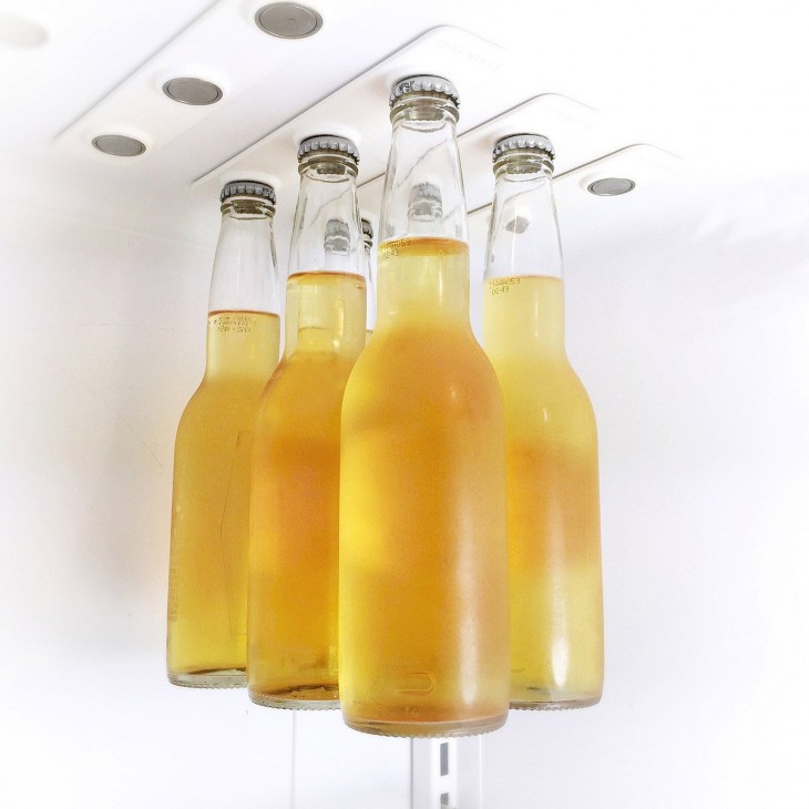bandas magnéticas para organizar las botellas de cerveza en el refrigerador 