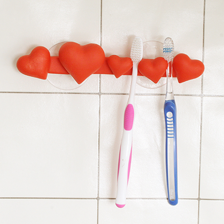 porta cepillos de dientes que puedes colocar en la pared de la ducha 