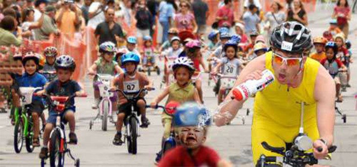 REDDIT CICLISTA ATACA A LOS NIÑOS