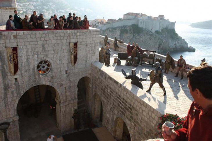 Escena de algunas personas peleando en Game Of Thrones Dubrovnik, Croacia