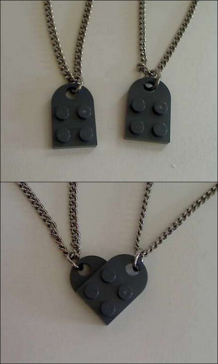 collar hecha con piezas de LEGO 