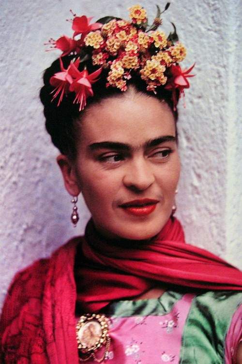 FOTO DE FRIDA KAHLO SONRIENDO