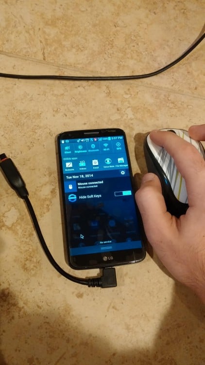 puedes conectar un mouse a tu celular 