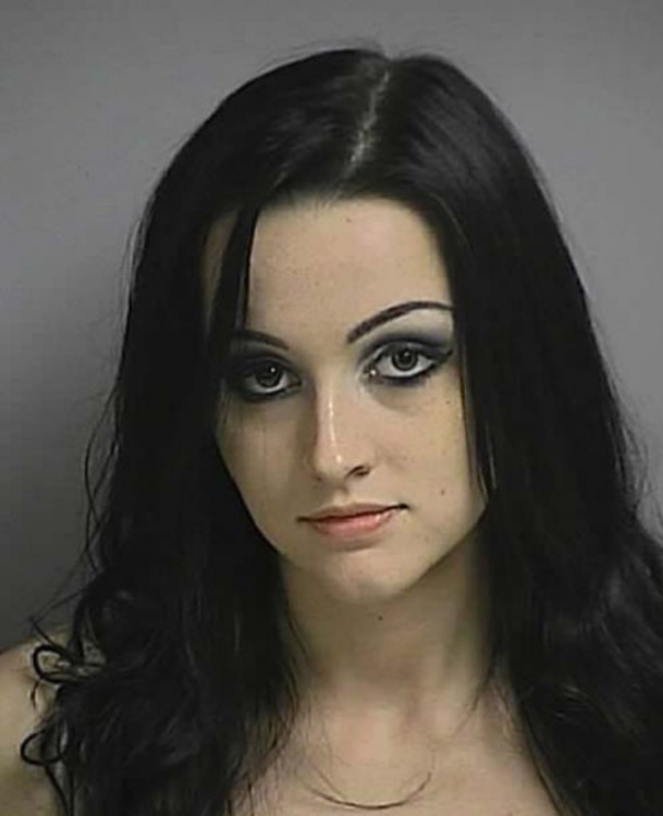 mujer que parece una delincuente prostituta fue capturada en estados unidos