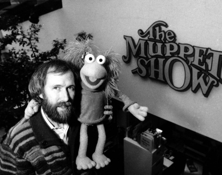 retrato de Jim Henson con la rana reneé