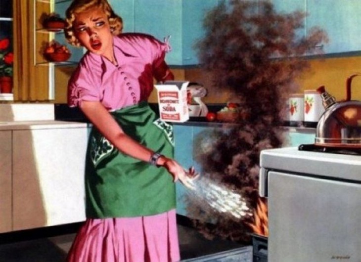  ilustración de una mujer que quemó su comida en el horno de la estufa 