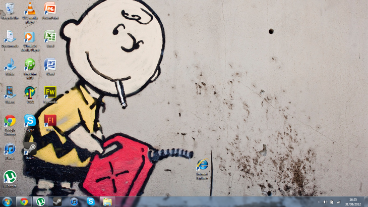 fondo de escritorio de charlie de snoopy intentando quemar el icono de internet explorer 