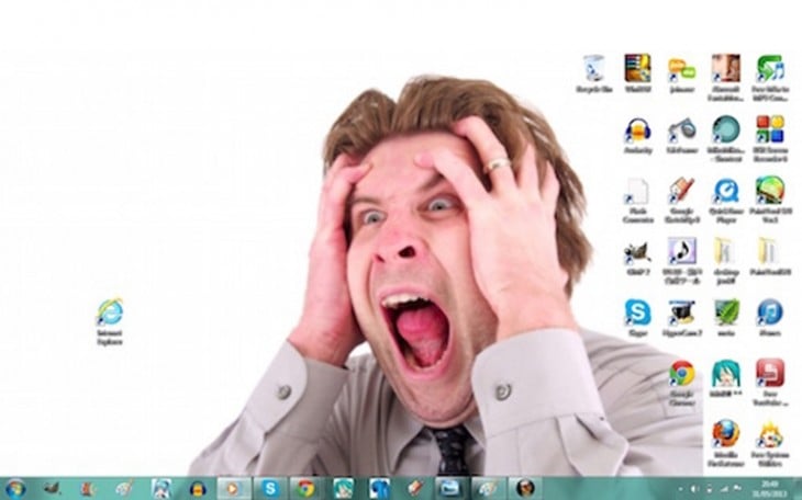 fonde de escritorio de un hombre gritando frente al icono de internet explorer 
