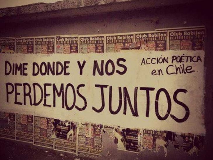 frase de acción poética chile sobre una pared 