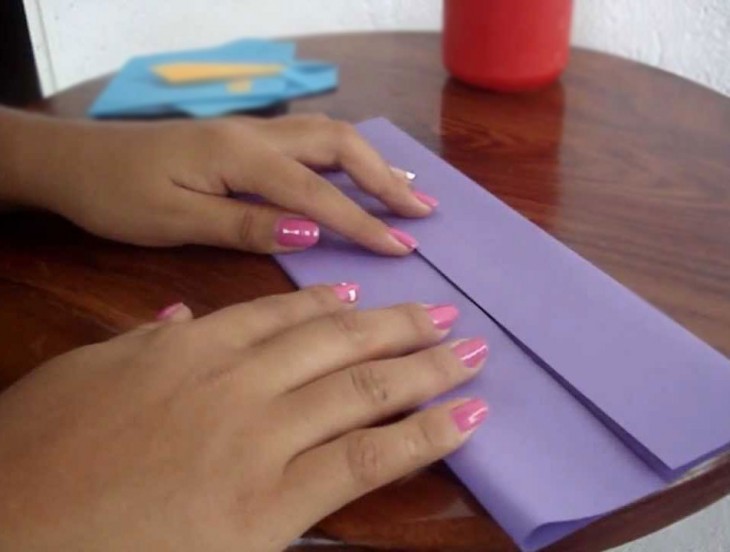 COMO DOBLAR UNA HOJA DE PAPEL PARA EL CUELLO DE UNA CAMISA