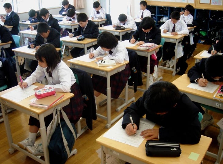 niños en una escuela de Japón 