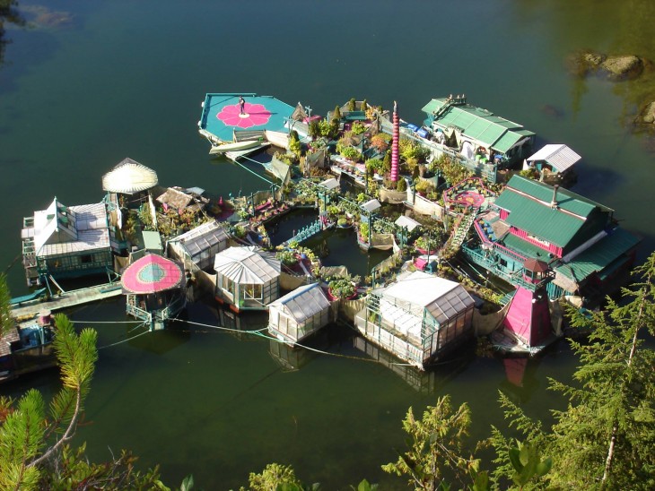 Ensenada libertad isla flotante autosuficiente en Canadá 